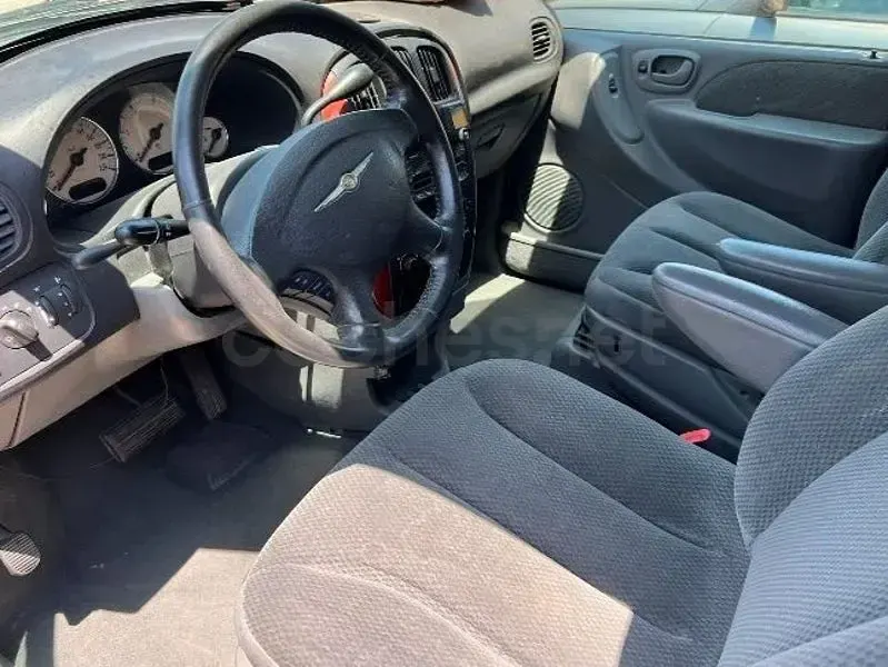 Usado Chrysler Grand Voyager 150 CV (110 kW) 2005 Gris / plata Monovolumen