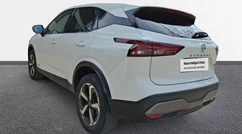 Usado Nissan Qashqai N-Connecta 190 CV (139 kW) 2023 Lunar white con techo midnight SUV