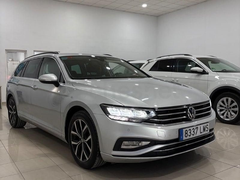 Usado VW Passat Executive 122 CV (89 kW) 2021 Gris / plata Familiar