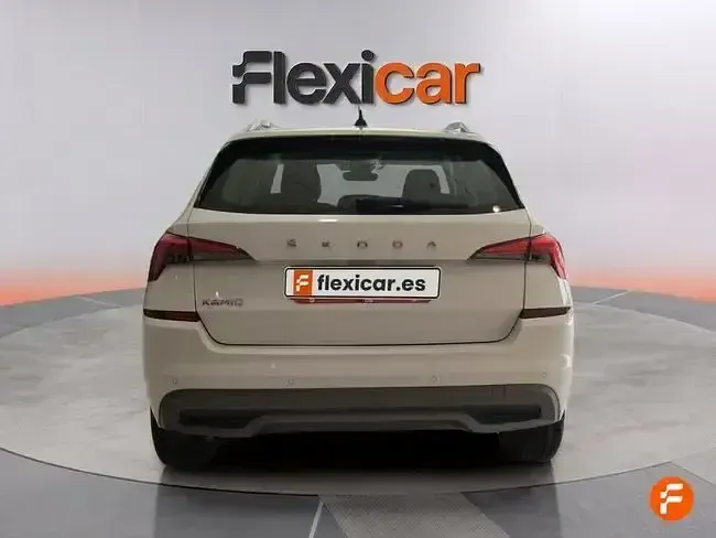 Usado Skoda Kamiq Active 110 CV (80 kW) 2023 Blanco SUV