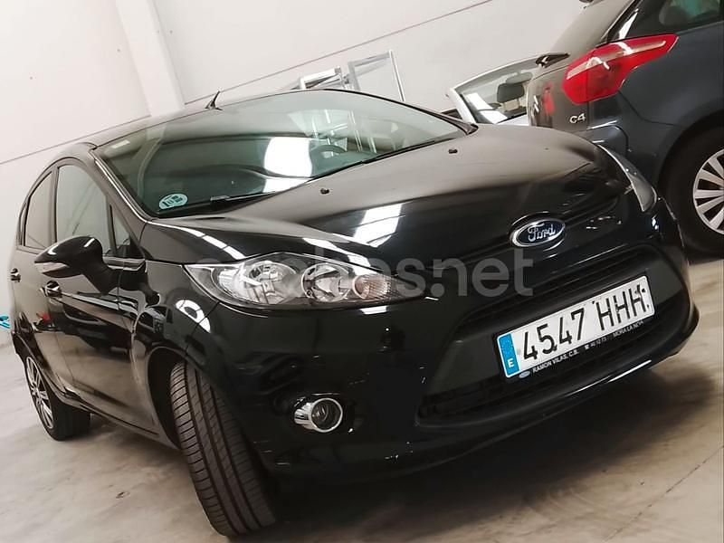 Gris / plata Usado 2011 Ford Fiesta Trend Utilitario | 6000 € (Buen precio) - Imagen 1/4