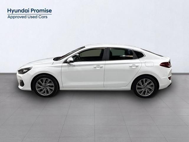 Usado Hyundai i30 120 CV (88 kW) 2019 Blanco Berlina