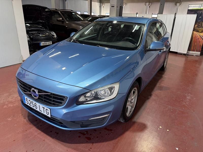 Usado Volvo V60 Kinetic 150 CV (110 kW) 2016 Azul Familiar