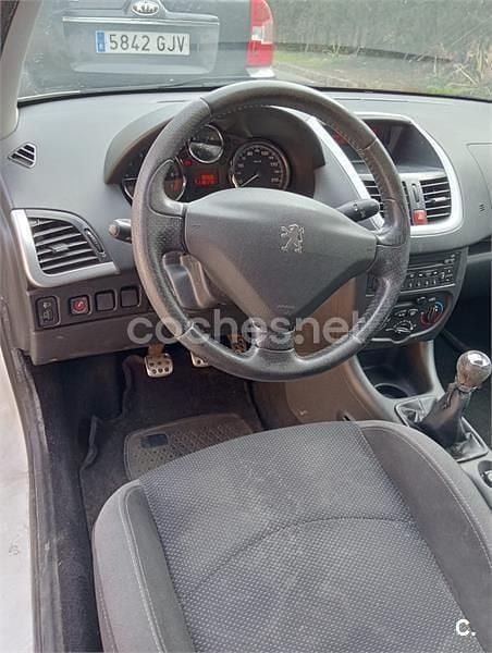 Usado Peugeot 206+ 60 CV (44 kW) 2010 Blanco Utilitario