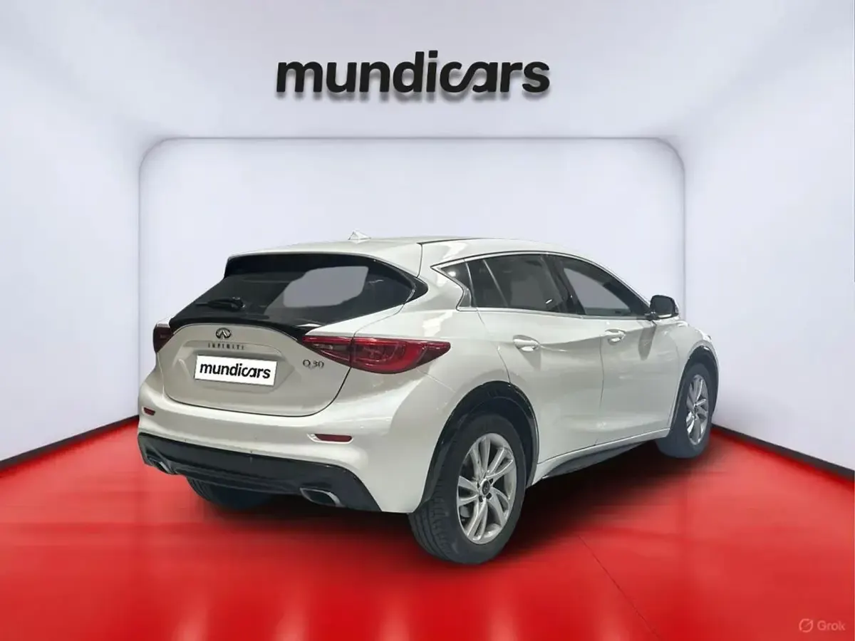 Usado Infiniti Q30 Premium 156 CV (114 kW) 2016 Blanco Berlina