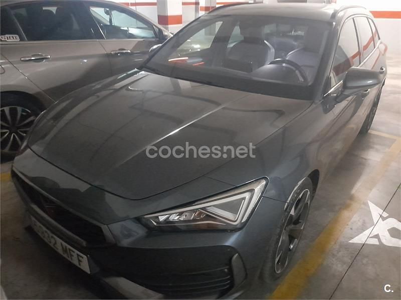 Usado Cupra Leon 150 CV (110 kW) 2023 Gris / plata Familiar