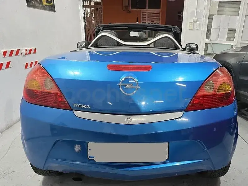 Usado Opel Tigra Enjoy 90 CV (66 kW) 2009 Azul Descapotable