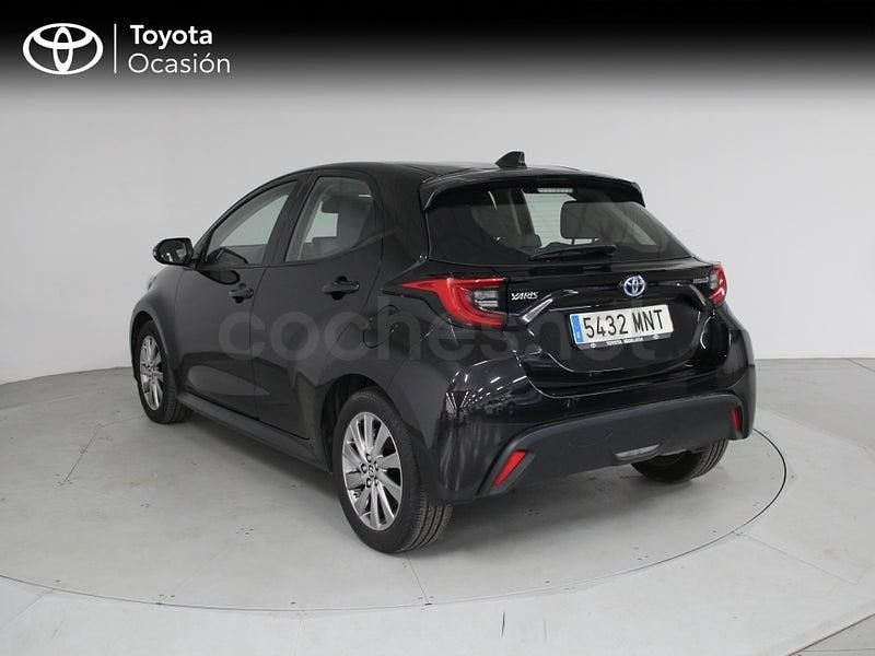Usado Toyota Yaris Hybrid Active 116 CV (85 kW) 2024 Negro Berlina