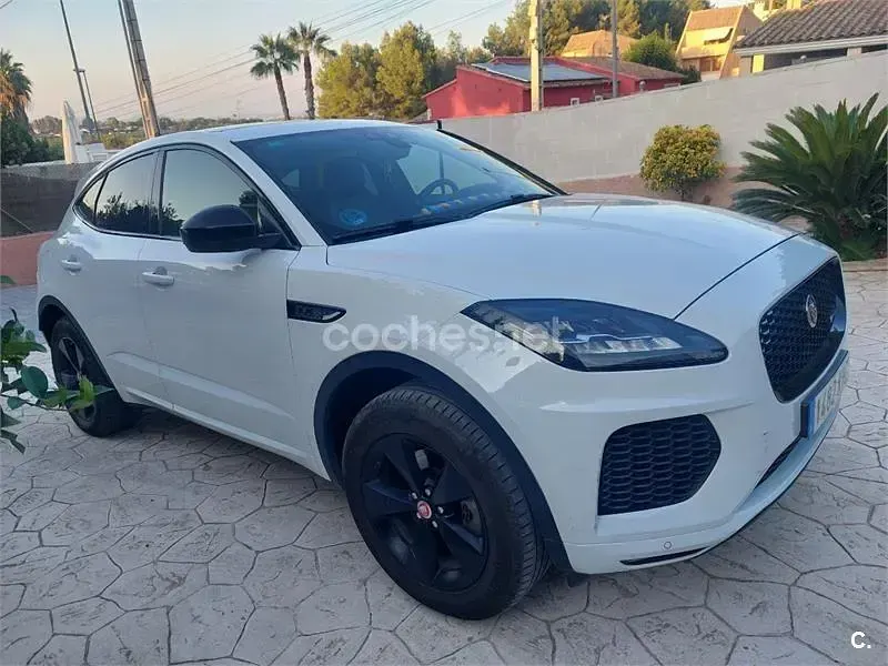Usado Jaguar E-Pace R-Dynamic 240 CV (176 kW) 2018 Blanco SUV