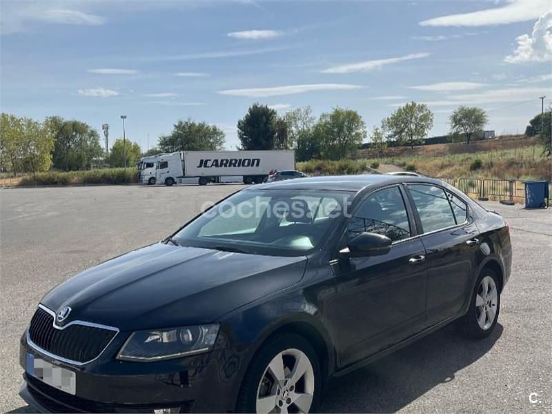 Negro Usado 2013 Skoda Octavia Elegance Berlina | 8800 € (Precio justo) - Imagen 1/4