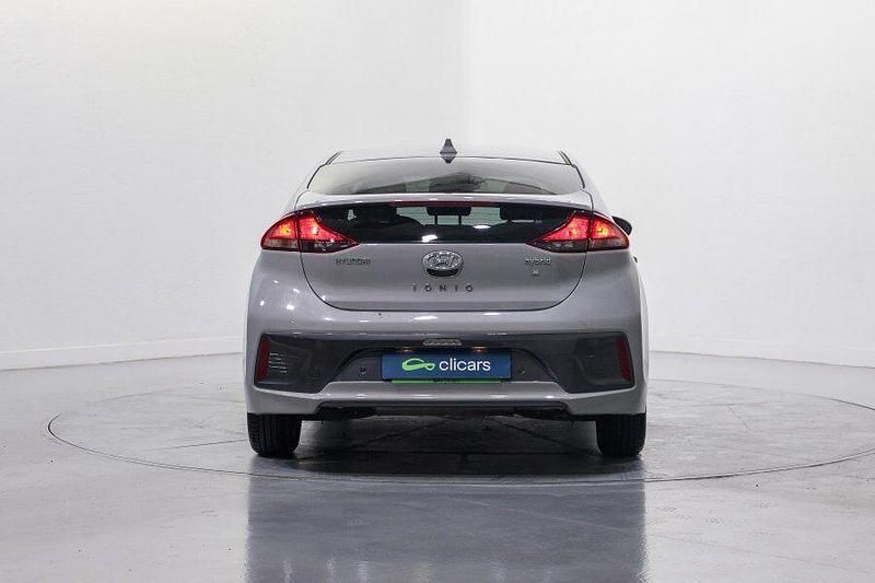 Usado Hyundai Ioniq 141 CV (103 kW) 2021 Gris Utilitario