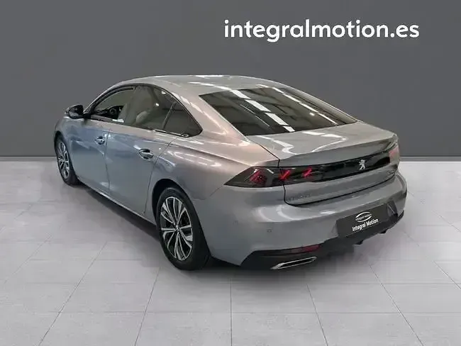 Usado Peugeot 508 Allure 130 CV (95 kW) 2022 Gris / plata Berlina