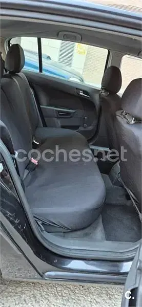 Usado Opel Astra Cosmo 100 CV (73 kW) 2007 Negro Berlina