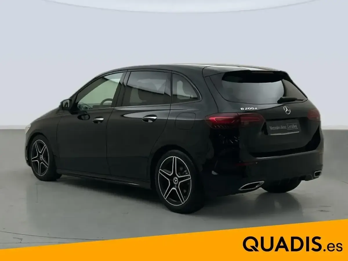 Usado Mercedes B200 AMG line 150 CV (110 kW) 2024 Negro Utilitario