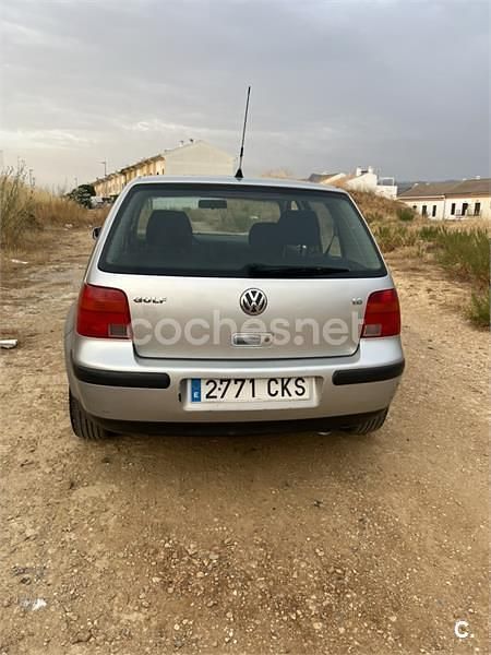Usado VW Golf IV 102 CV (75 kW) 2003 Gris / plata Familiar