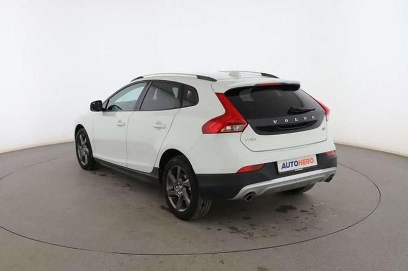 Usado Volvo V40 Summum 151 CV (111 kW) 2016 Blanco Familiar
