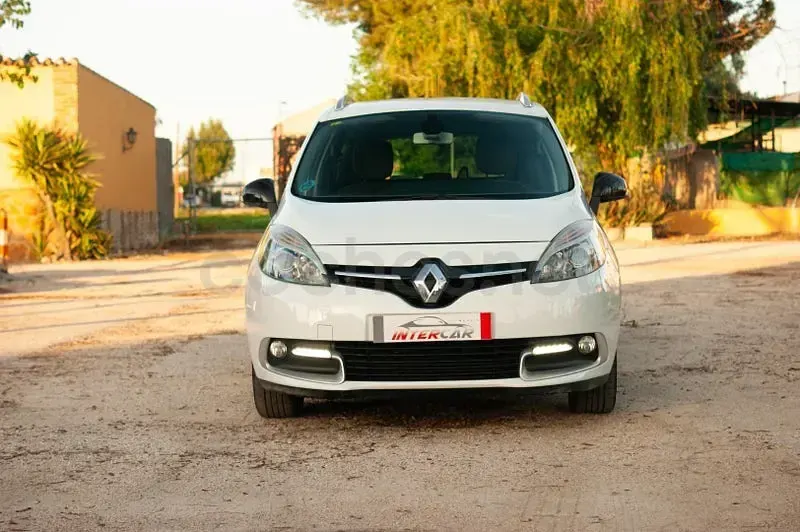 Usado Renault Grand Scénic IV LIMITED 130 CV (95 kW) 2016 Blanco Monovolumen