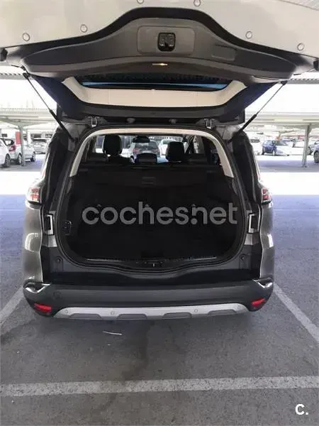 Usado Renault Espace Zen 130 CV (95 kW) 2016 Gris / plata Monovolumen