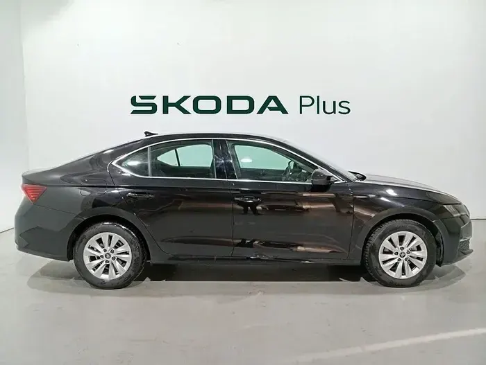 Usado Skoda Octavia Selection 150 CV (110 kW) 2025 Negro Utilitario