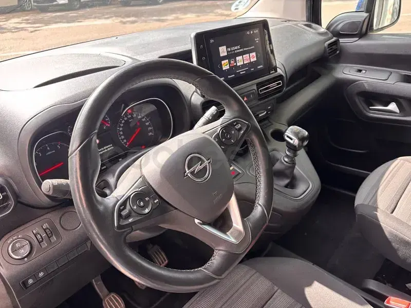 Usado Opel Combo Life Innovation 131 CV (96 kW) 2020 Azul Monovolumen