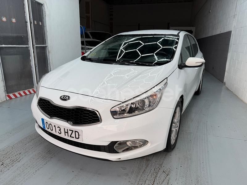 Blanco Usado 2014 Kia Ceed GT Berlina | 4500 € (Buen precio) - Imagen 1/4