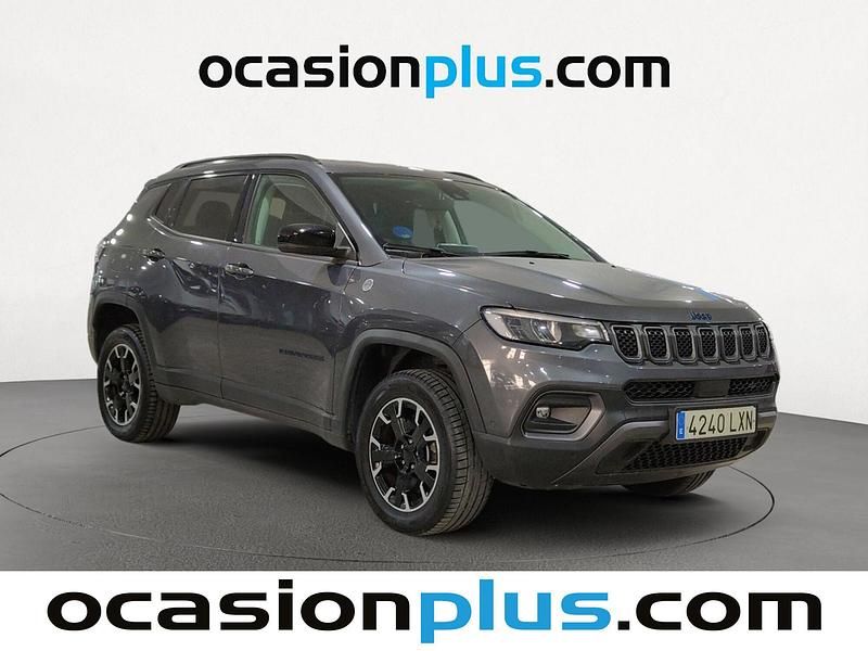Usado Jeep Compass Trailhawk 240 CV (176 kW) 2022 Gris / plata SUV