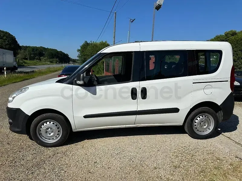 Usado Fiat Doblò Active 90 CV (66 kW) 2013 Blanco Monovolumen