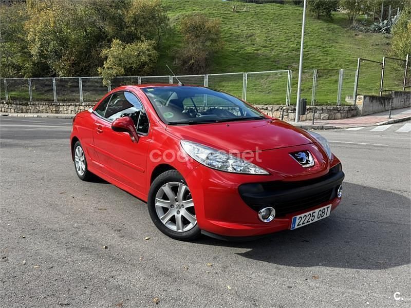 Rojo Usado 2008 Peugeot 207 CC Descapotable | 6700 € (Un poco caro) - Imagen 1/4