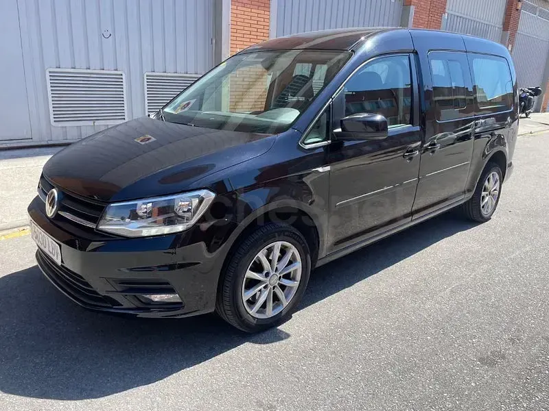 Usado VW Caddy Trendline 110 CV (80 kW) 2019 Negro Monovolumen