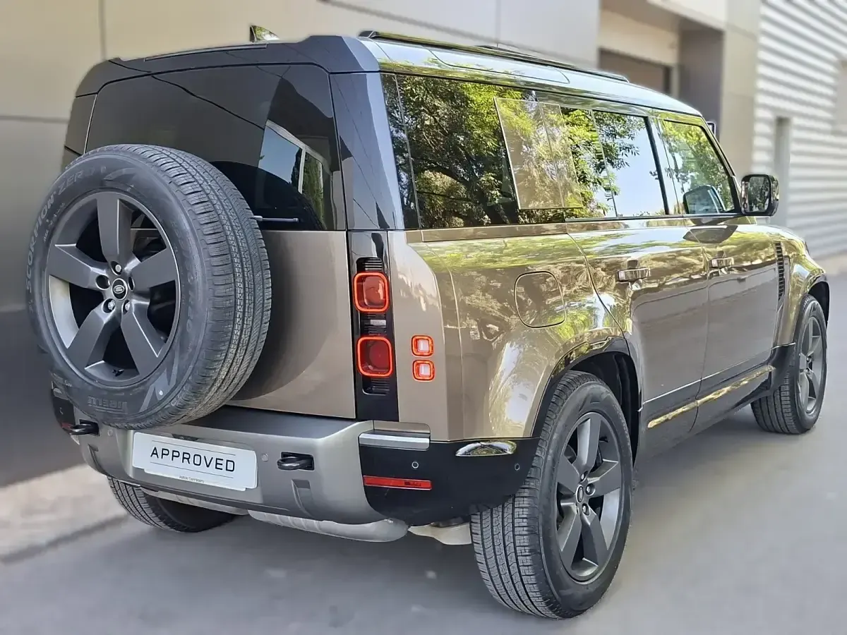 Usado Land Rover Defender HSE Dynamic 249 CV (183 kW) 2025 Marrón SUV