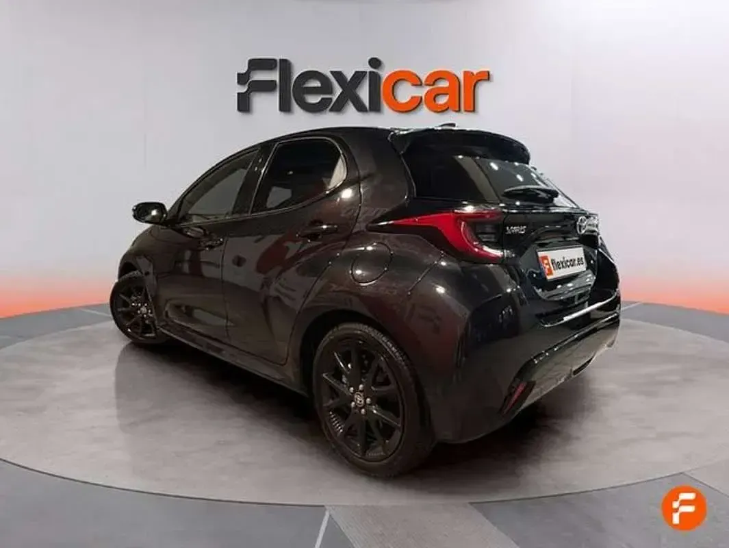 Usado Toyota Yaris Active 116 CV (85 kW) 2023 Negro Utilitario
