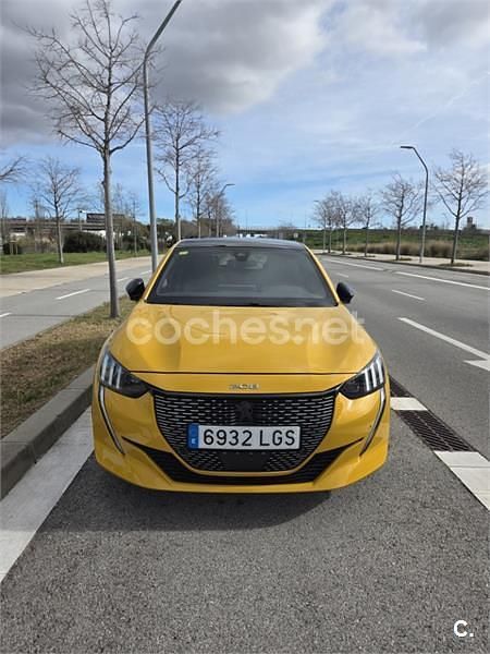 Usado Peugeot 208 GT-line 130 CV (95 kW) 2020 Amarillo Utilitario