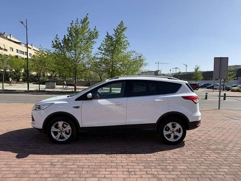 Usado Ford Kuga Trend 120 CV (88 kW) 2016 Blanco SUV