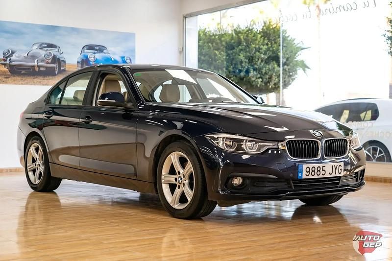 Usado BMW 318 Comfort Edition 150 HP (110 kW) 2017 Azul Sedan