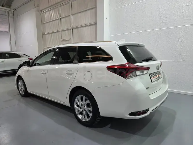 Usado Toyota Auris Business Edition 90 CV (66 kW) 2016 Blanco Familiar