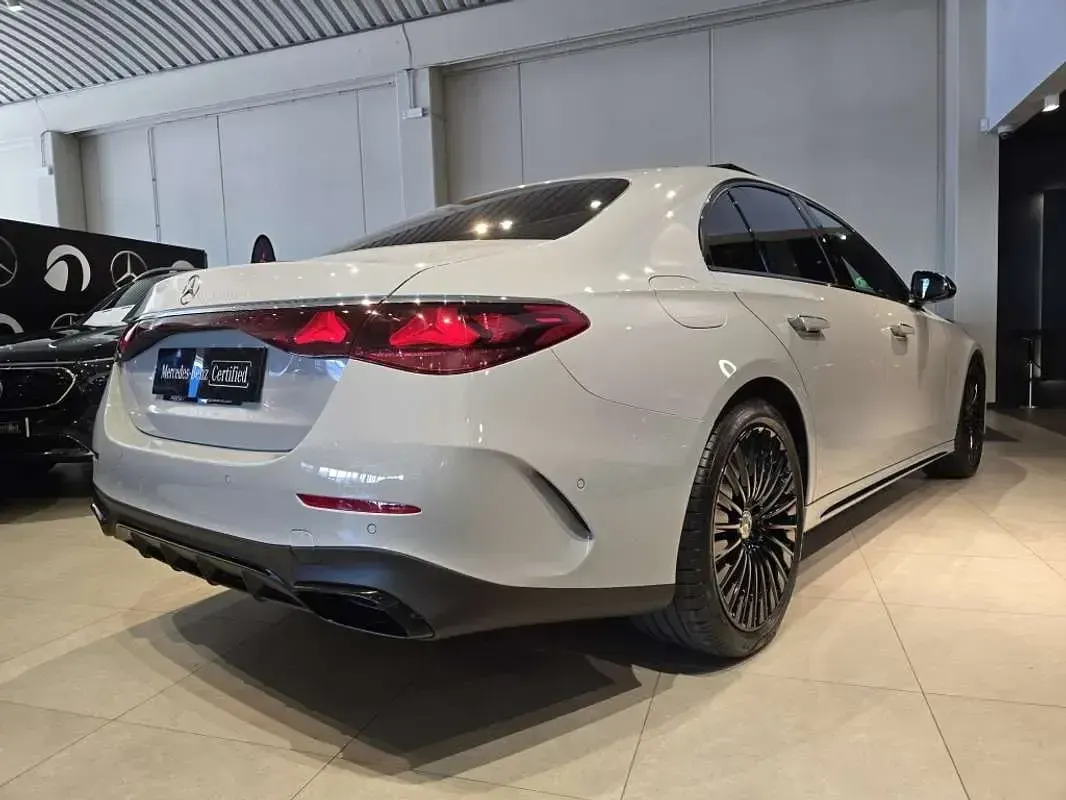 Usado Mercedes E220 197 CV (144 kW) 2025 Gris Berlina
