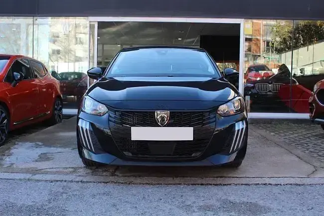 Usado Peugeot 208 Allure 103 CV (75 kW) 2025 Negro Utilitario