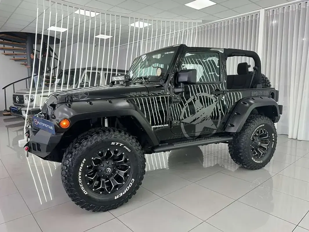 Usado Jeep Wrangler Sahara 200 CV (147 kW) 2017 Negro SUV