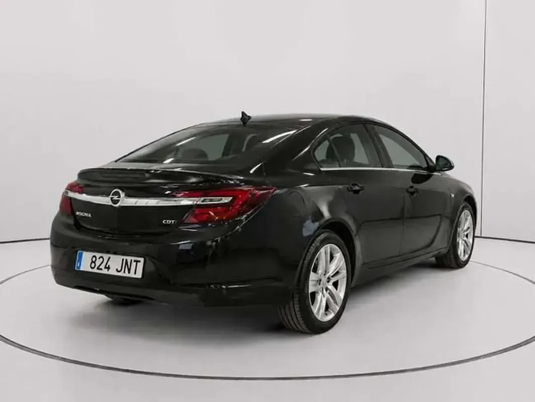Usado Opel Insignia Selective 136 CV (100 kW) 2016 Negro Berlina