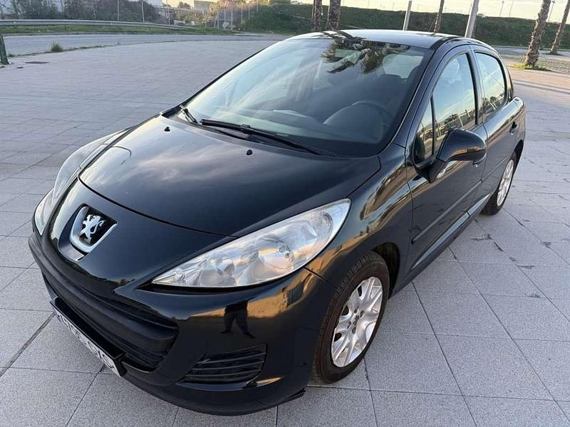 Usado Peugeot 207 70 CV (51 kW) 2010 Negro Utilitario