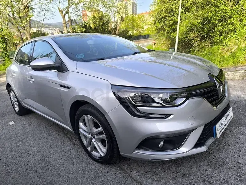 Usado Renault Mégane LIMITED 95 CV (69 kW) 2020 Gris / plata Berlina