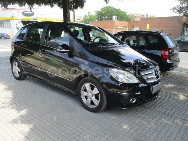 Usado Mercedes B200 140 CV (102 kW) 2011 Negro Monovolumen