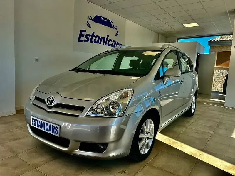 Usado Toyota Corolla Verso Luna 116 CV (85 kW) 2005 Gris / plata Monovolumen