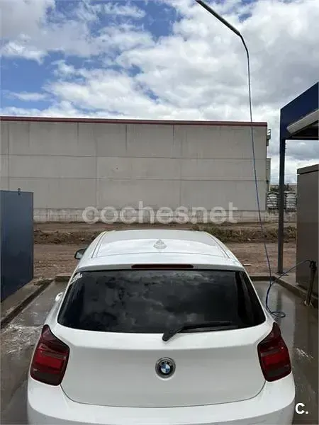Usado BMW 118 Sport Line 143 CV (105 kW) 2012 Blanco Utilitario