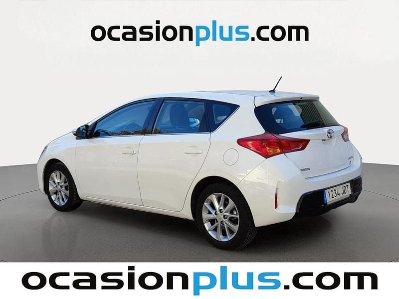 Usado Toyota Auris Active 132 CV (97 kW) 2015 Blanco Utilitario