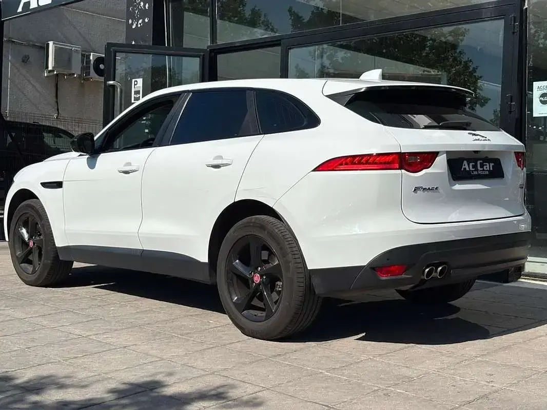 Usado Jaguar F-Pace R-Sport 180 CV (132 kW) 2019 Blanco SUV