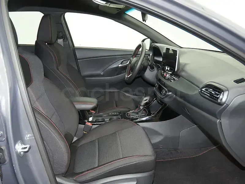 Usado Hyundai i30 N Line 100 CV (73 kW) 2025 Gris / plata Berlina