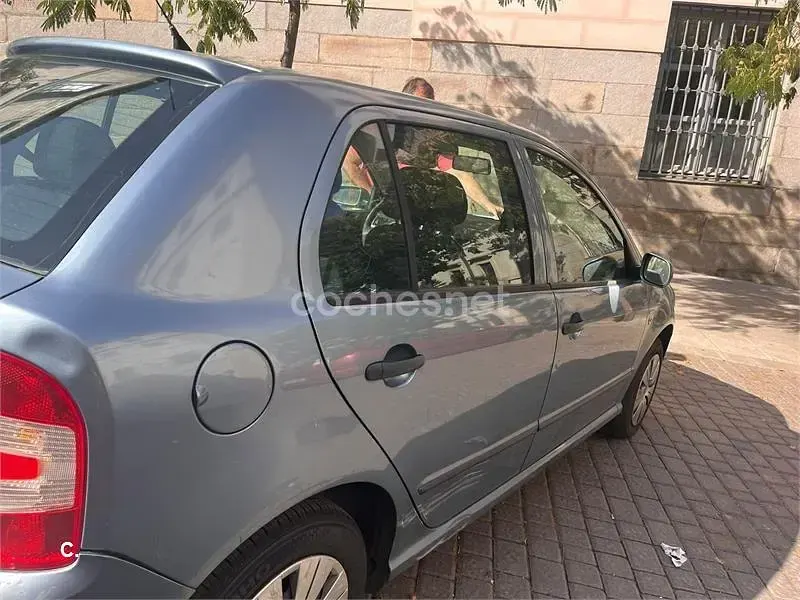 Usado Skoda Fabia 64 CV (47 kW) 2007 Gris / plata Berlina