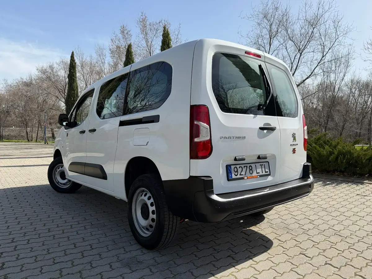 Usado Peugeot Partner 130 CV (95 kW) 2021 Blanco Monovolumen