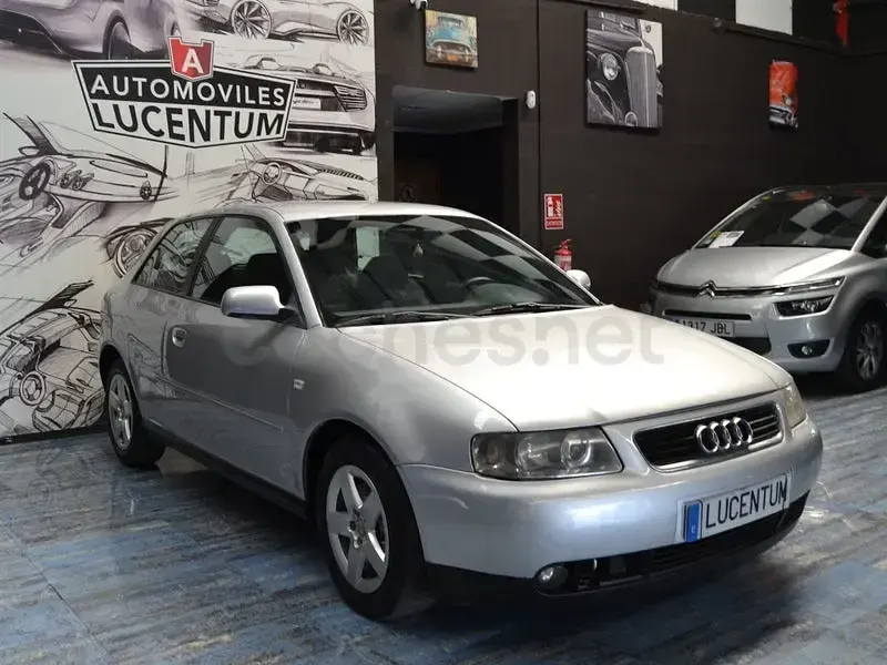 Usado Audi A3 Ambiente 130 CV (95 kW) 2001 Gris / plata Utilitario